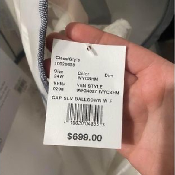 Brand new David’s bridal wedding dress size 24 unaltered - Picture 6 of 6